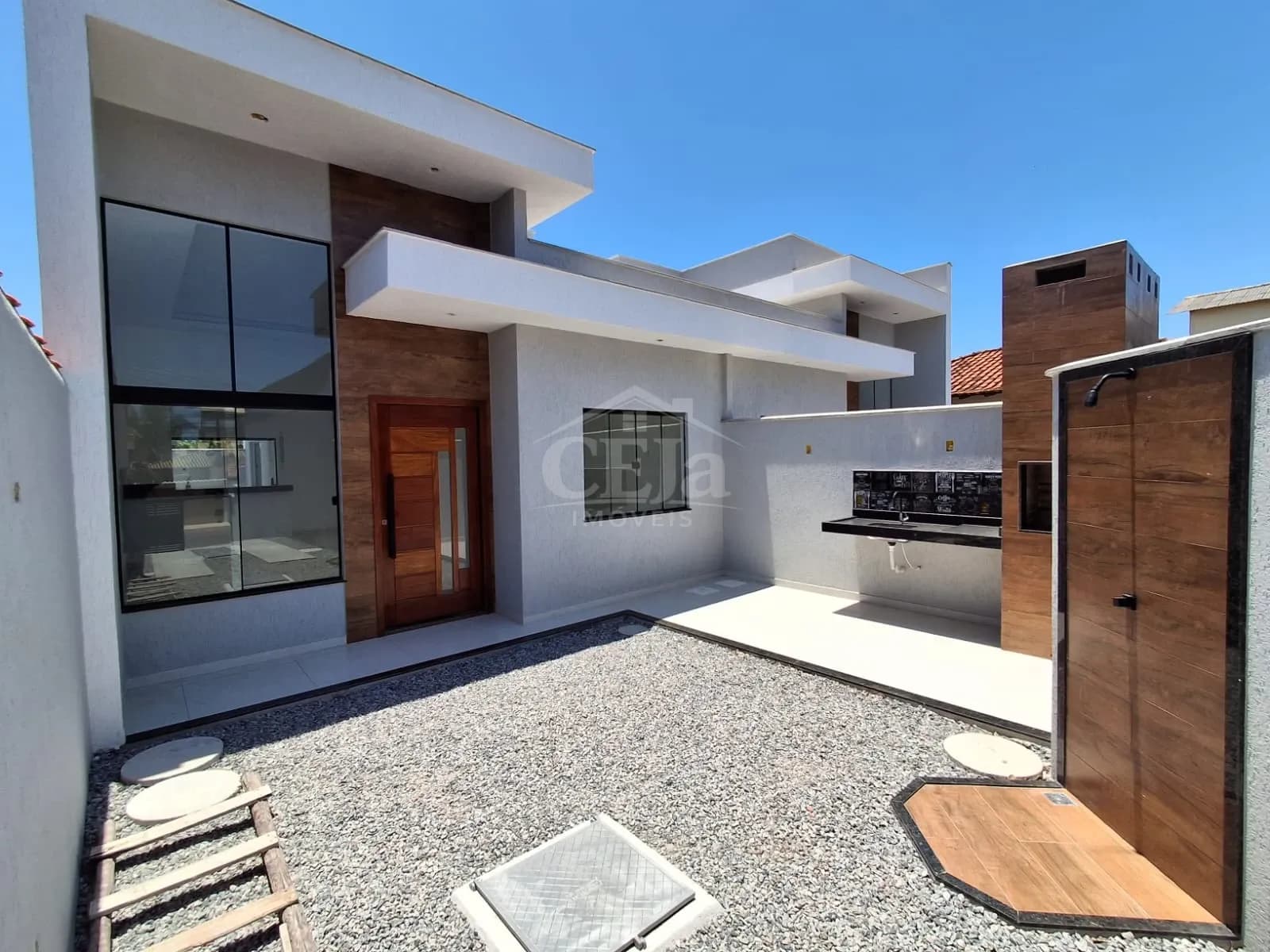Casa de Alto Padrão no Jardim Campomar – A 350m da Praia